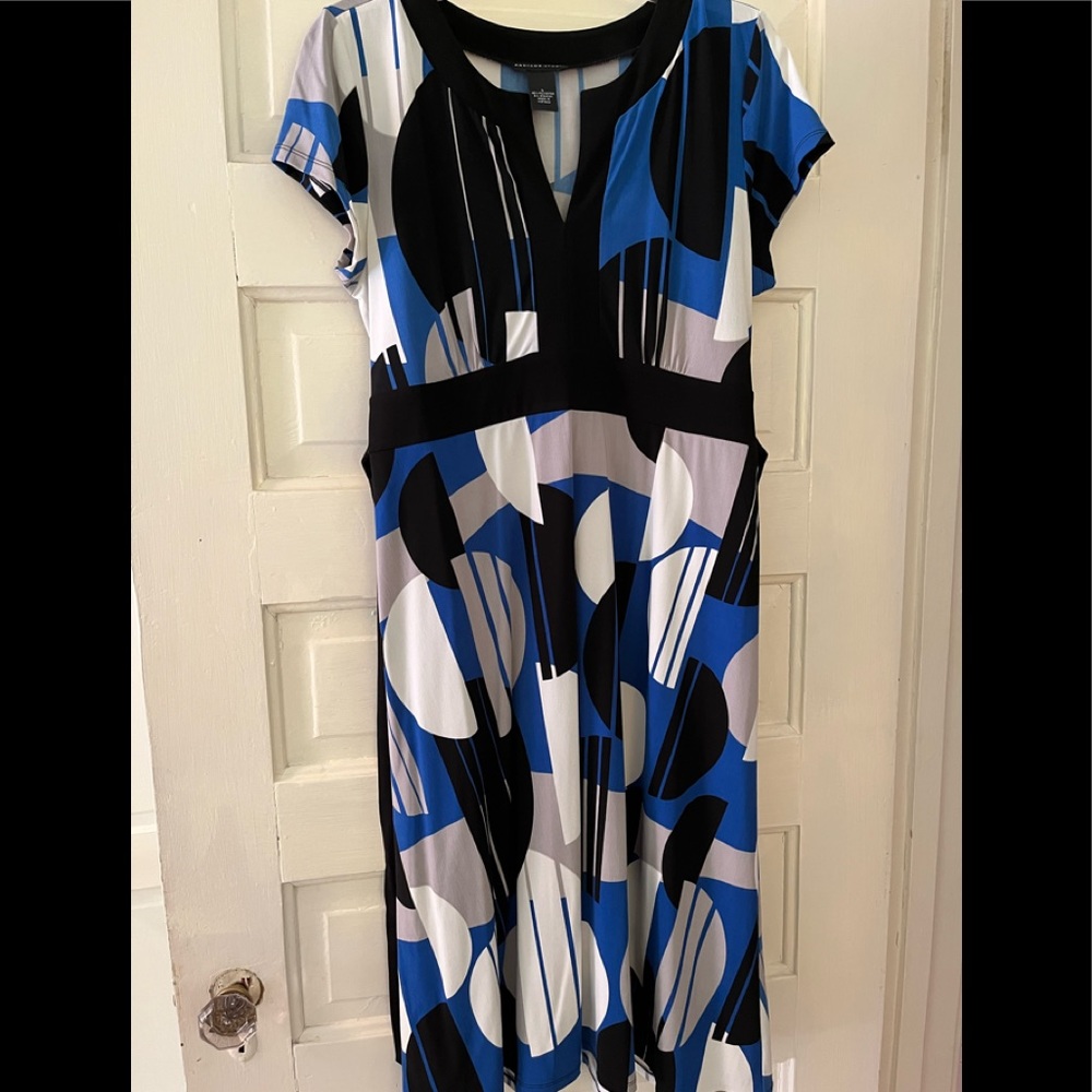 Madison size large. Abstract pattern dress. Black and blue.